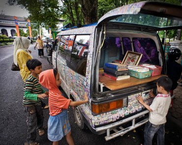 fav13-Rozie Soehendy-Filateli-On-The-Road