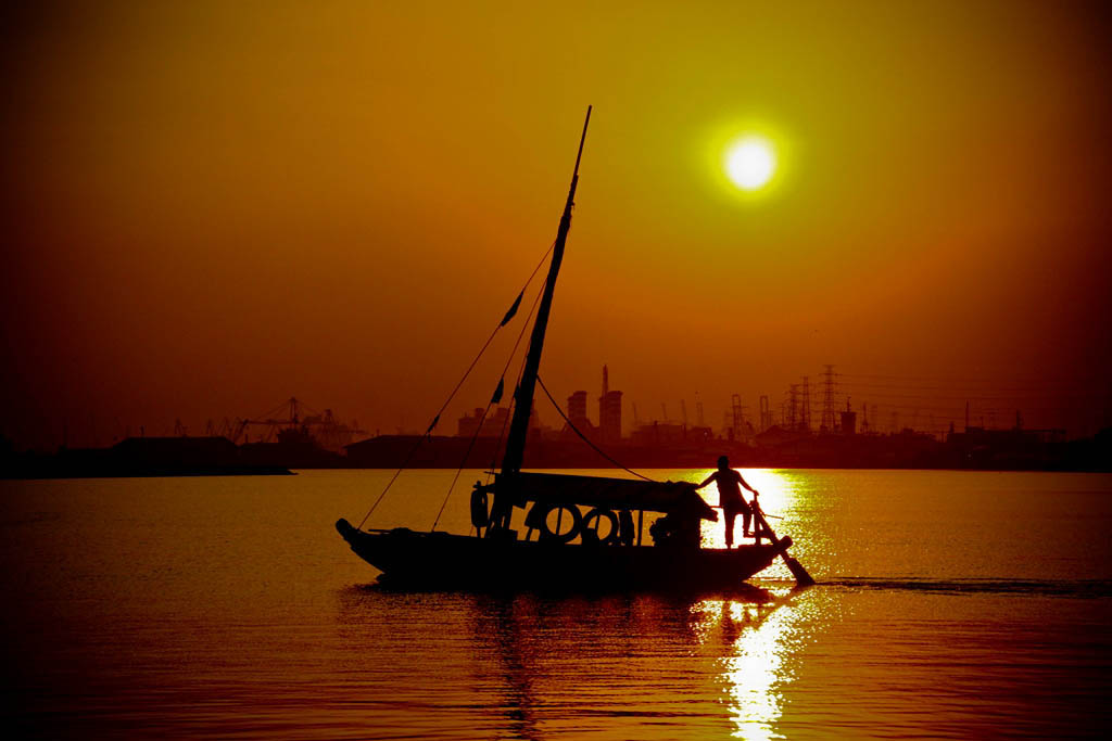 06_Anthony Dennis Putra Tumiwa_Nelayan di pagi hari_087889841648