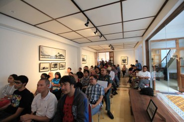 diskusi pameran foto art deco kiwari