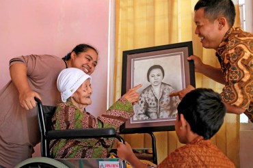 Kompetisi Foto Nyaah Ka Kolot 2013