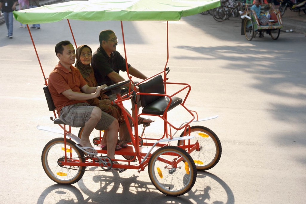 Kompetisi Foto Nyaah Ka Kolot 2013