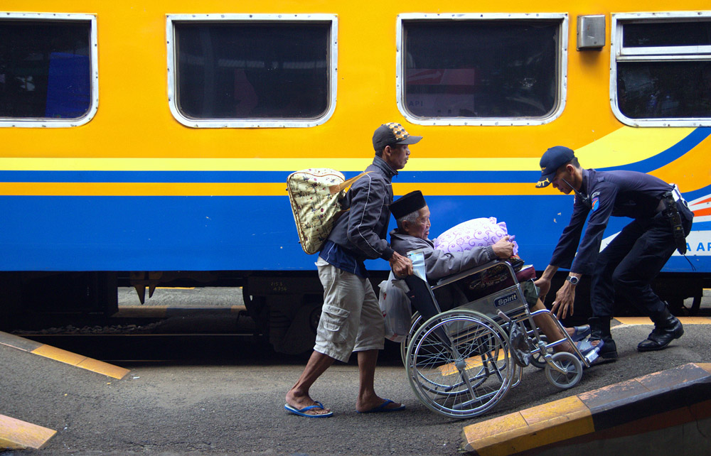 Agung Ananto_Kepedulian dan Kasih Sayang Terhadap Orang Tua