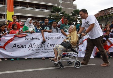 02 Bersama Bunda di Asia Afrika Carnaval_08122267680