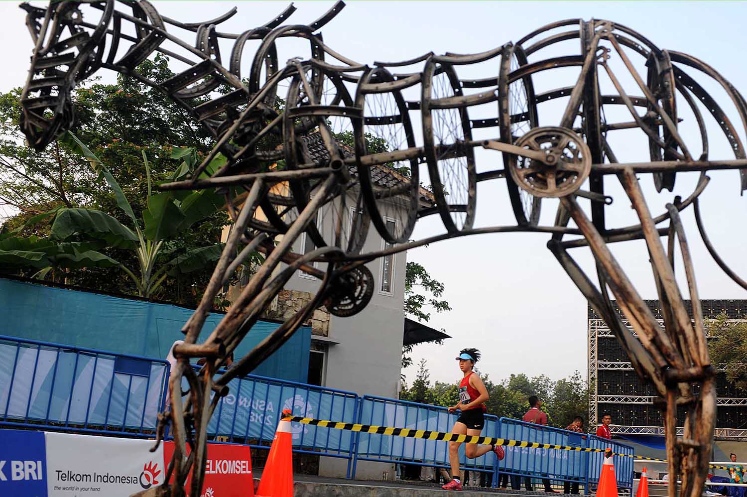 BERLARI SEKENCANG KUDA