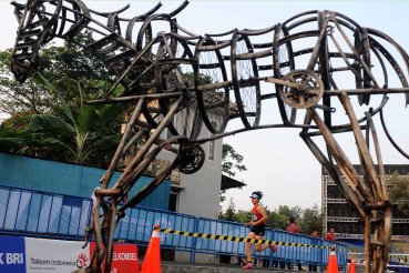 BERLARI SEKENCANG KUDA