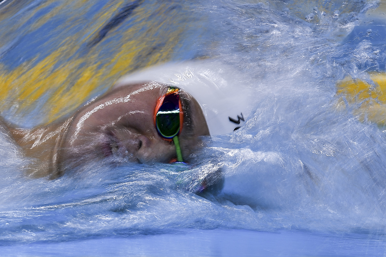 Perenang Cina Sun Yang memacu kecepatan saat bertanding pada babak final 400 meter Gaya Bebas Putra Asian Games ke-18 Tahun 2018 di Aquatic Centre GBK, Senayan, Jakarta, Selasa (21/8).