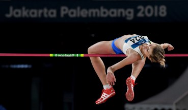 Atlet Uzbekistan Svetlana Radzivil beraksi pada perlombaan nomor Loncat Tinggi Putri Final Asian Games ke-18 Tahun 2018 di Stadion Utama Gelora Bung Karno Senayan, Jakarta, Rabu (29/8).