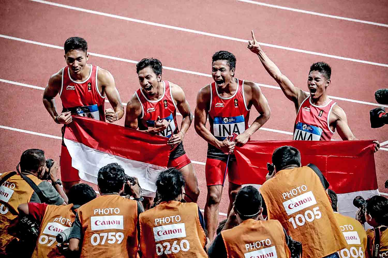 Pelari tim estafet putra Indonesia