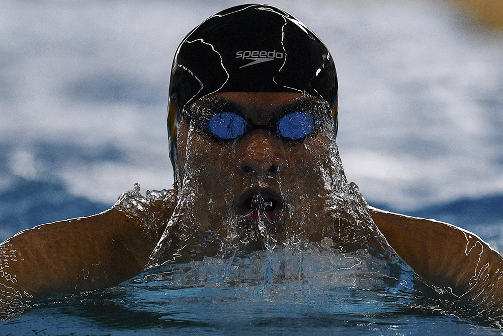 Perenang Hong Kong To Kenneth King Him memacu kecepatannya dalam penyisihan 200 meter Gaya Ganti Putra Asian Games ke-18 Tahun 2018 di Aquatic Center, Gelora Bung Karno, Jakarta, Senin (20/8).